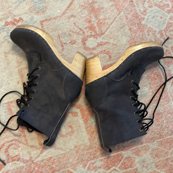 No 6 tie up SUEDE clogs LIKE NEW - Picture 3 of 6